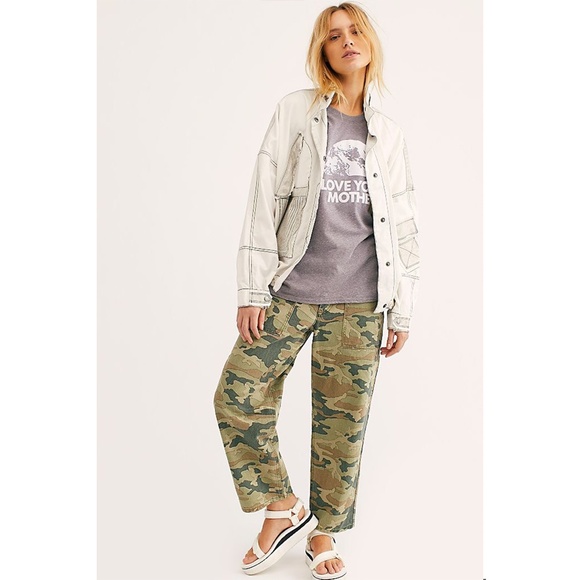 NWT FREE PEOPLE Cargo Cropped Green Camo Pants - Picture 3 of 13